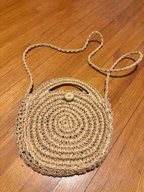Round Woven Straw Crossbody Bag in Natural